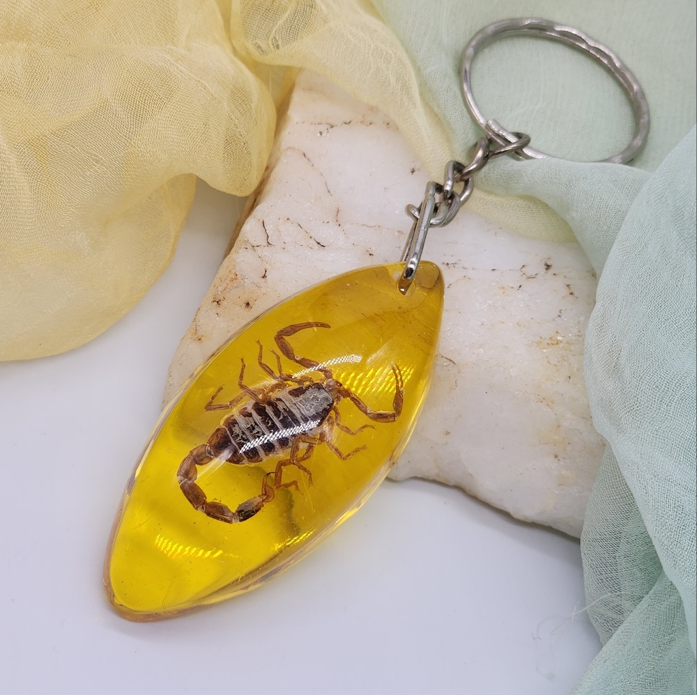 Luxury Keychain Faux Nugget Amber Scorpio Fossil Pendant Silver Chain